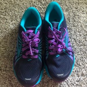 Brooks energize running shoes. Size 6